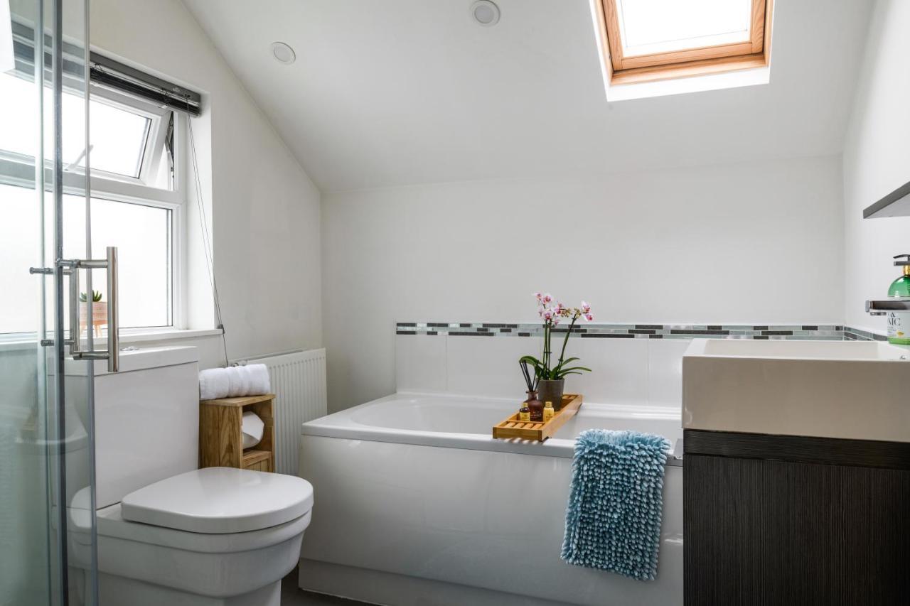 Modern, Light And Airy Townhouse In Llandudno, West Shore * Llandudno